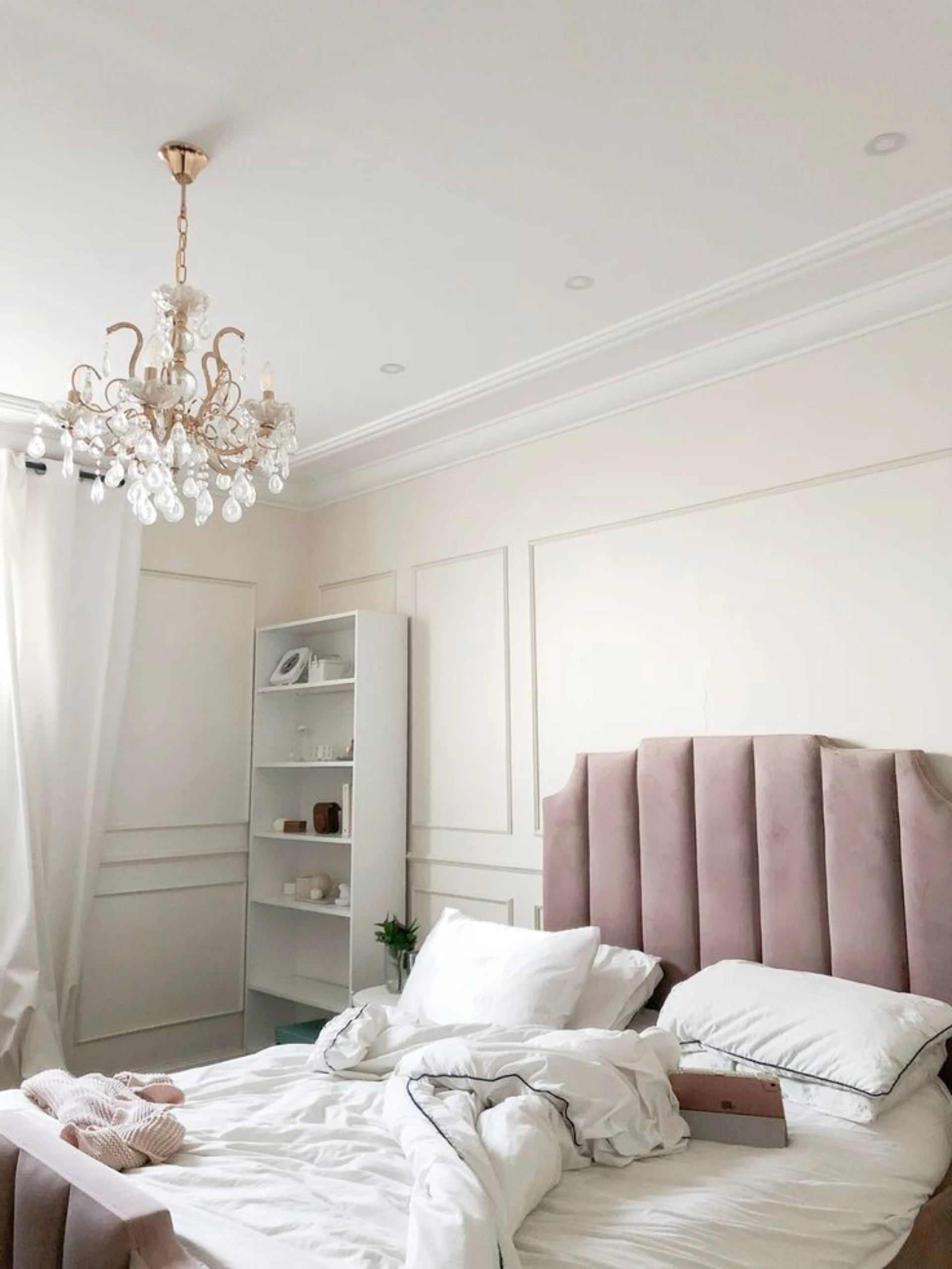 Wallpaper Kamar Sanur Estetik Nuansa Tenang dan Artistik